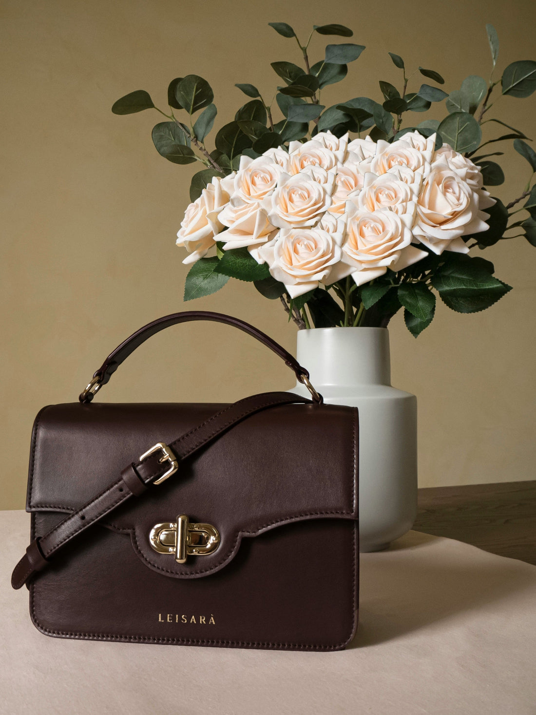 Leather Smell Decoded: Fresh Scents Foolproof Odor Removal for Your Leather Bag