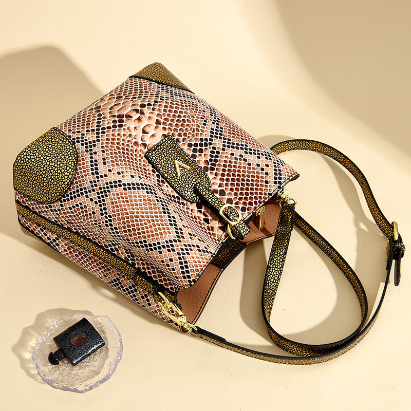 A trendy and retro snake-patterned et bag for women, a niche single-shoulder crossbody bag - LODIMAE FASHION