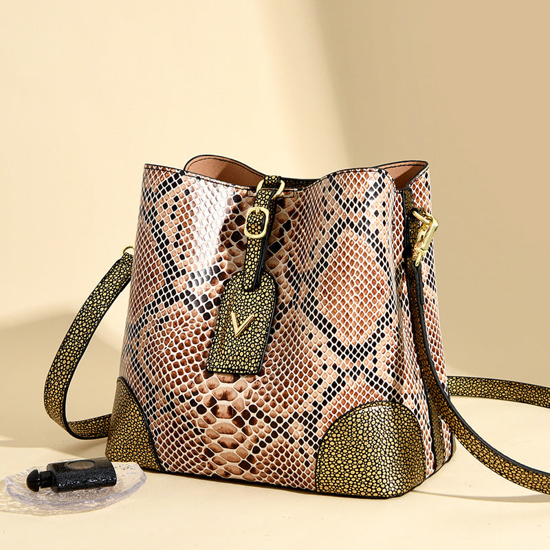 A trendy and retro snake-patterned et bag for women, a niche single-shoulder crossbody bag - LODIMAE FASHION