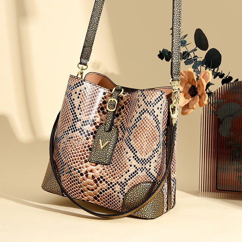 A trendy and retro snake-patterned et bag for women, a niche single-shoulder crossbody bag - LODIMAE FASHION 