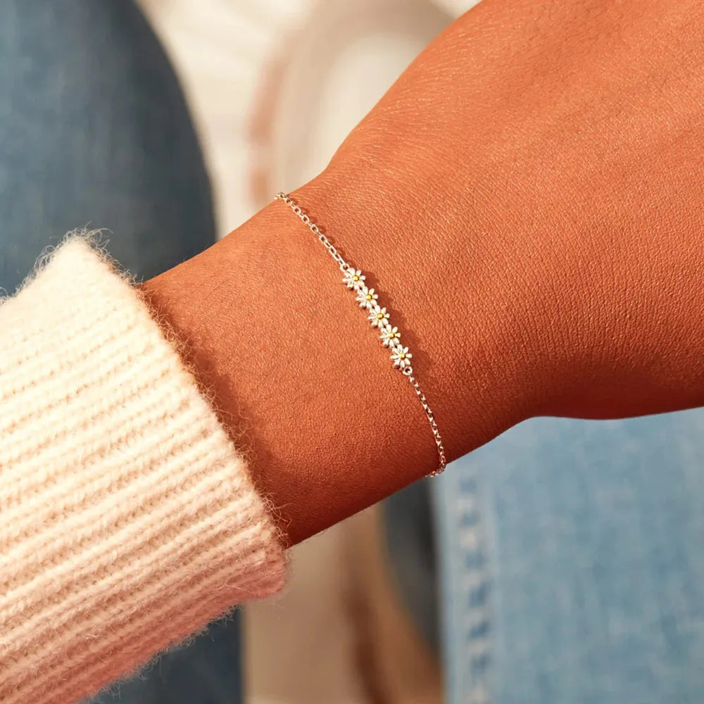 Daisy Shape Spring Ring Closure Bracelet - LODIMAE FASHION 